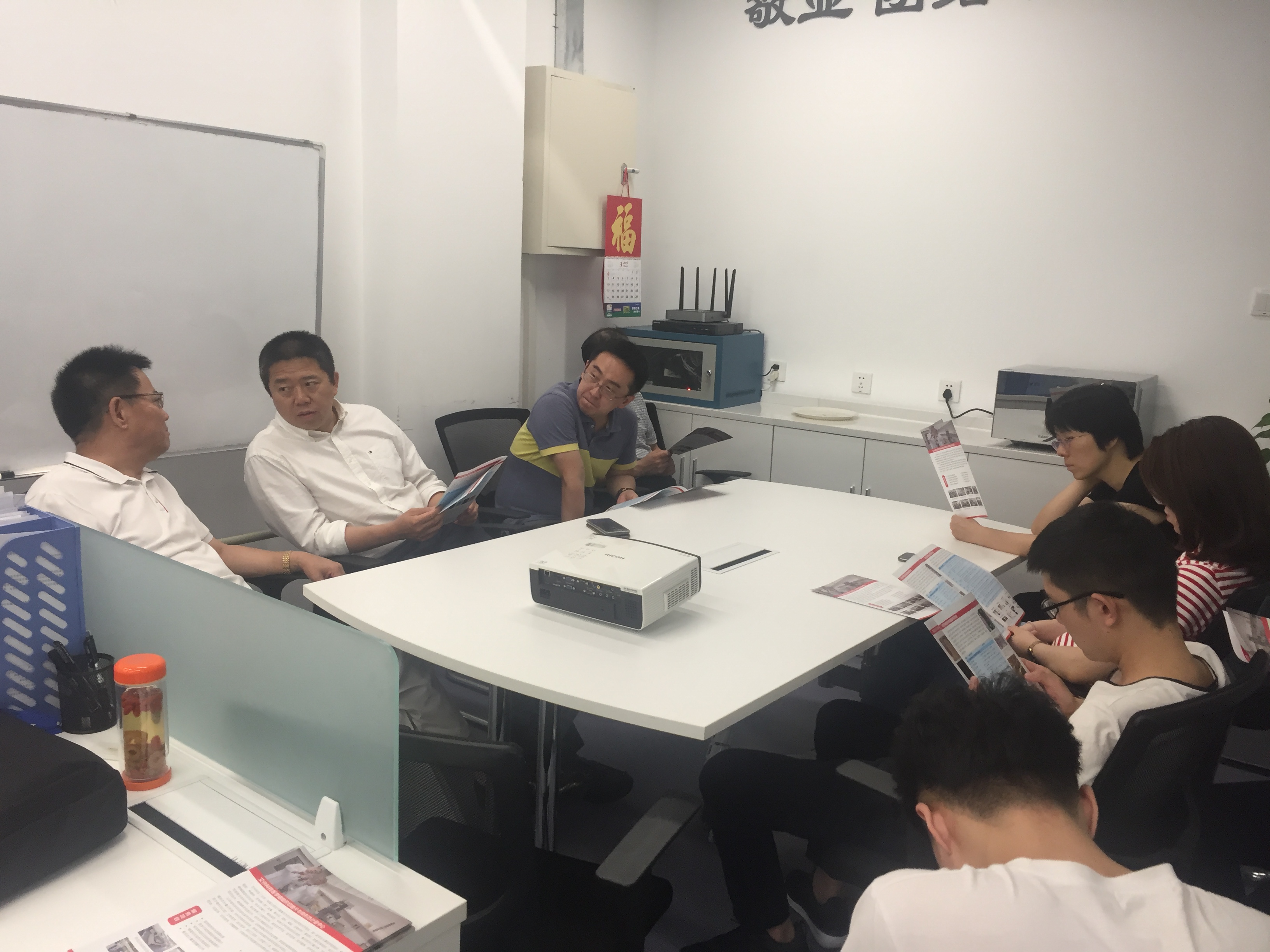 解放军总院骨科研究所团队一行来到-艾佧科技